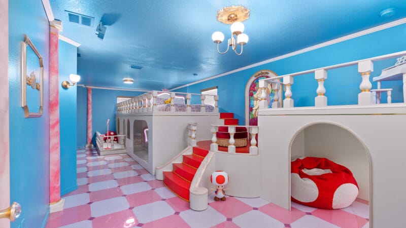 Themed Rooms 9042 Rhodes St-46